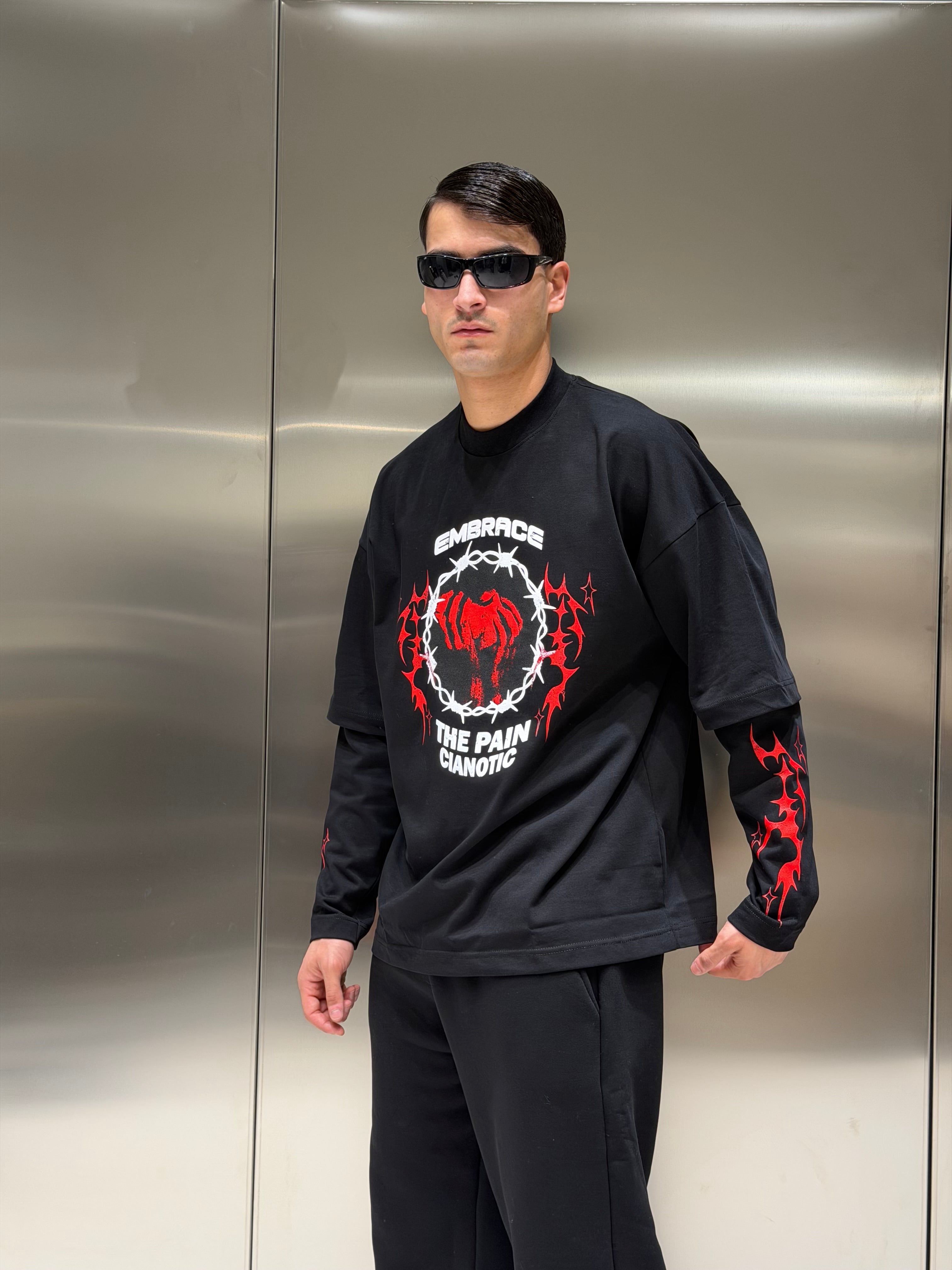 Longlseeve Embrance Cianotic