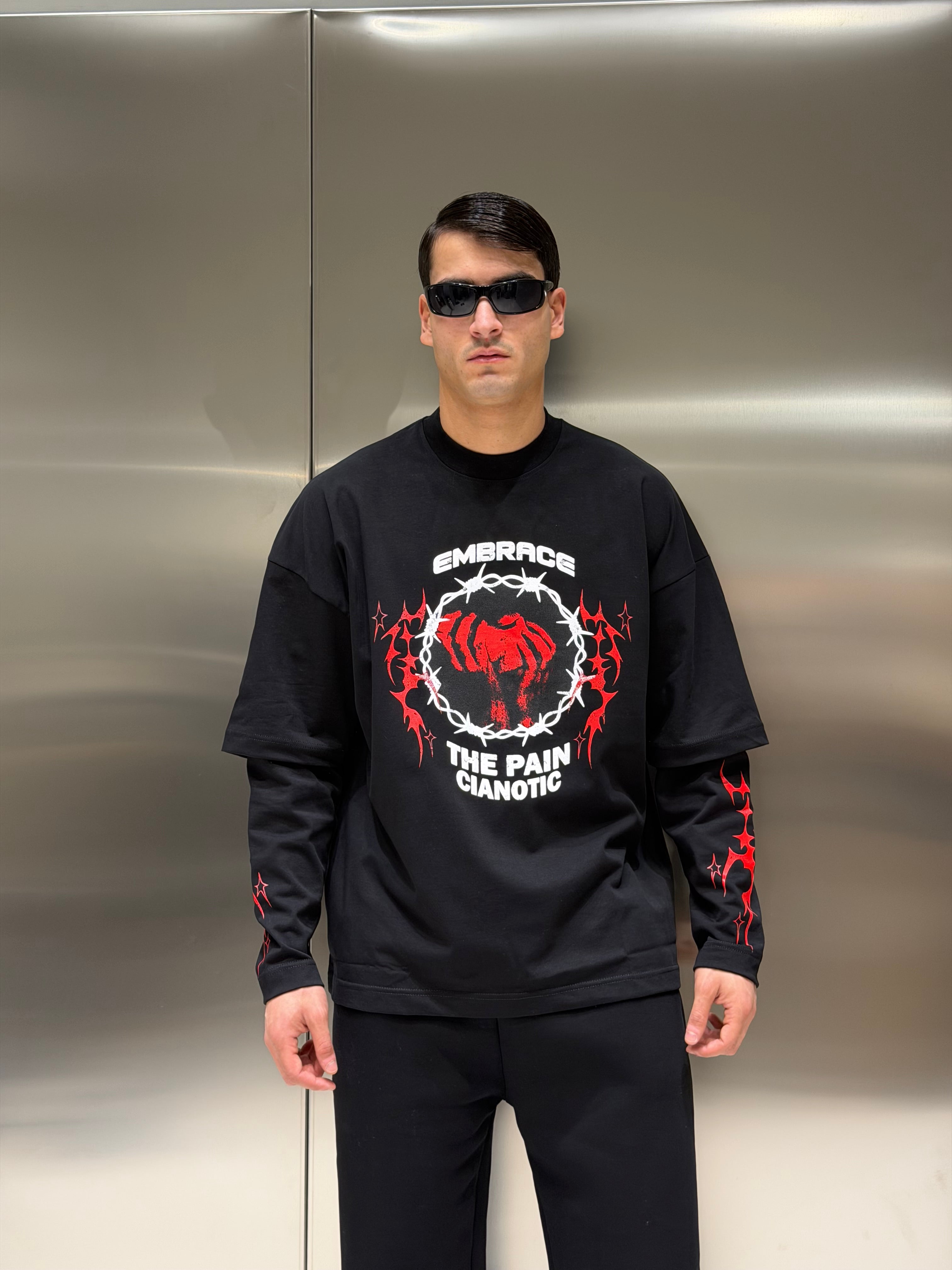 Longlseeve Embrance Cianotic