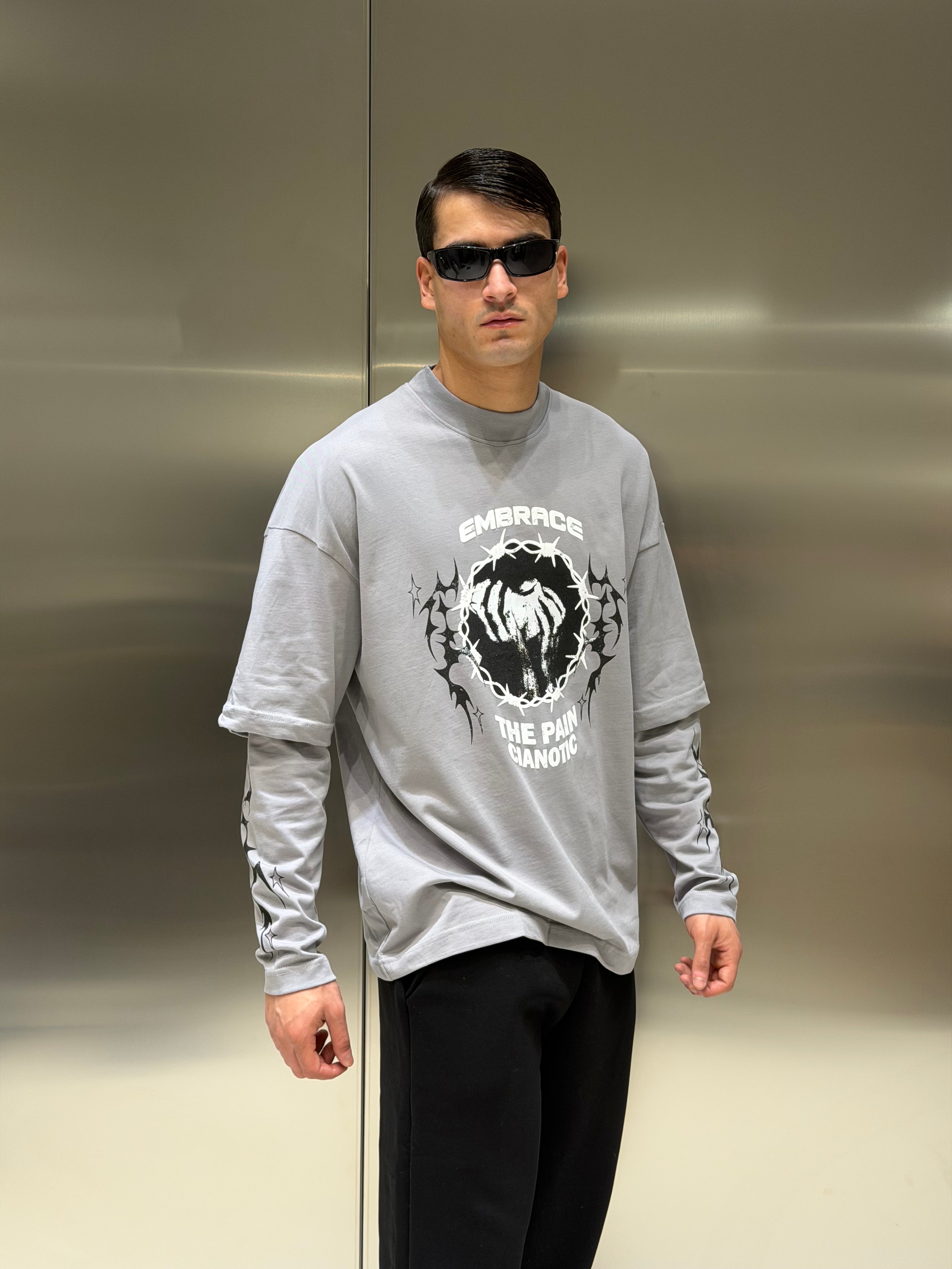 Longlseeve Embrance Cianotic